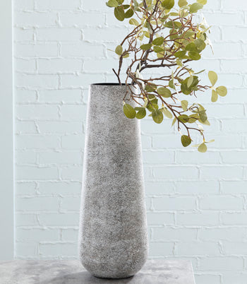 Fynn Vase - Affordable Home Luxury