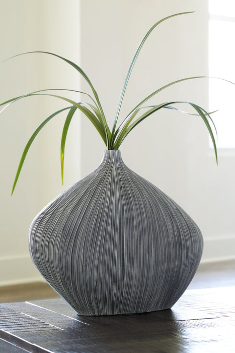 Donya Vase - Affordable Home Luxury