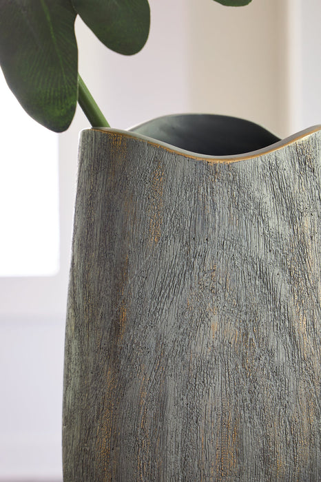 Iverly Vase - Affordable Home Luxury