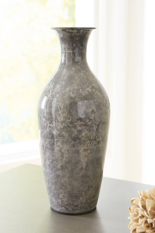 Brockwich Vase - Affordable Home Luxury