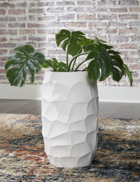 Patenleigh Vase - Affordable Home Luxury