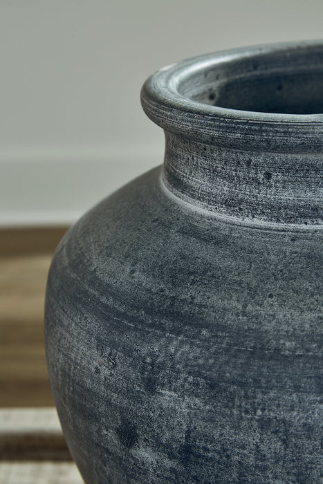 Meadie Vase - Affordable Home Luxury