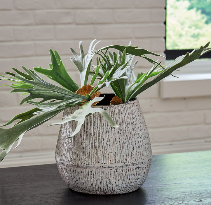 Claymount Vase - Affordable Home Luxury