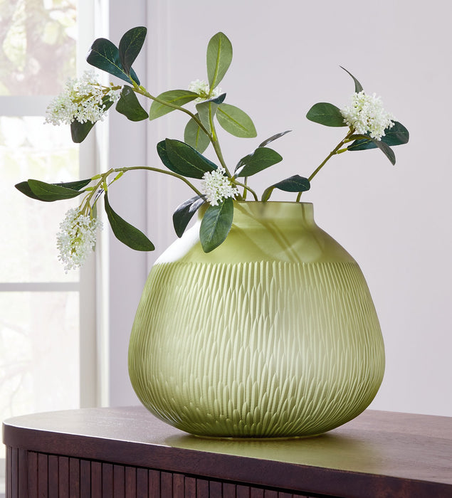 Scottyard Vase - Affordable Home Luxury