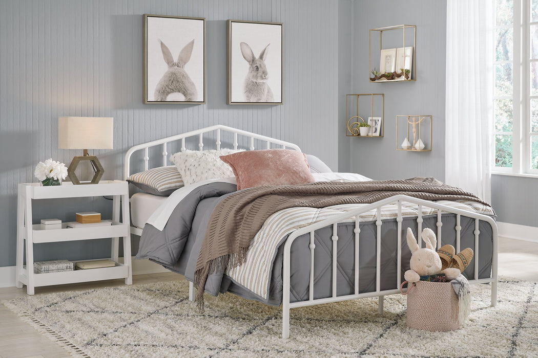 Trentlore Bed - Affordable Home Luxury