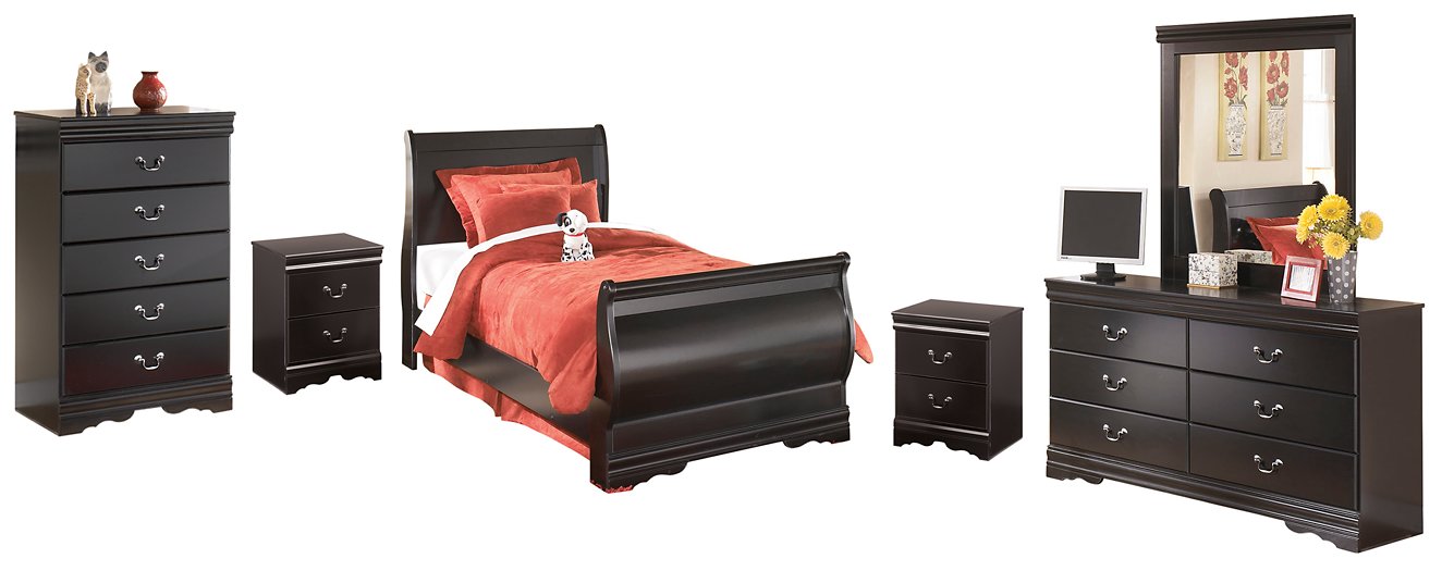 Huey Vineyard Bedroom Set