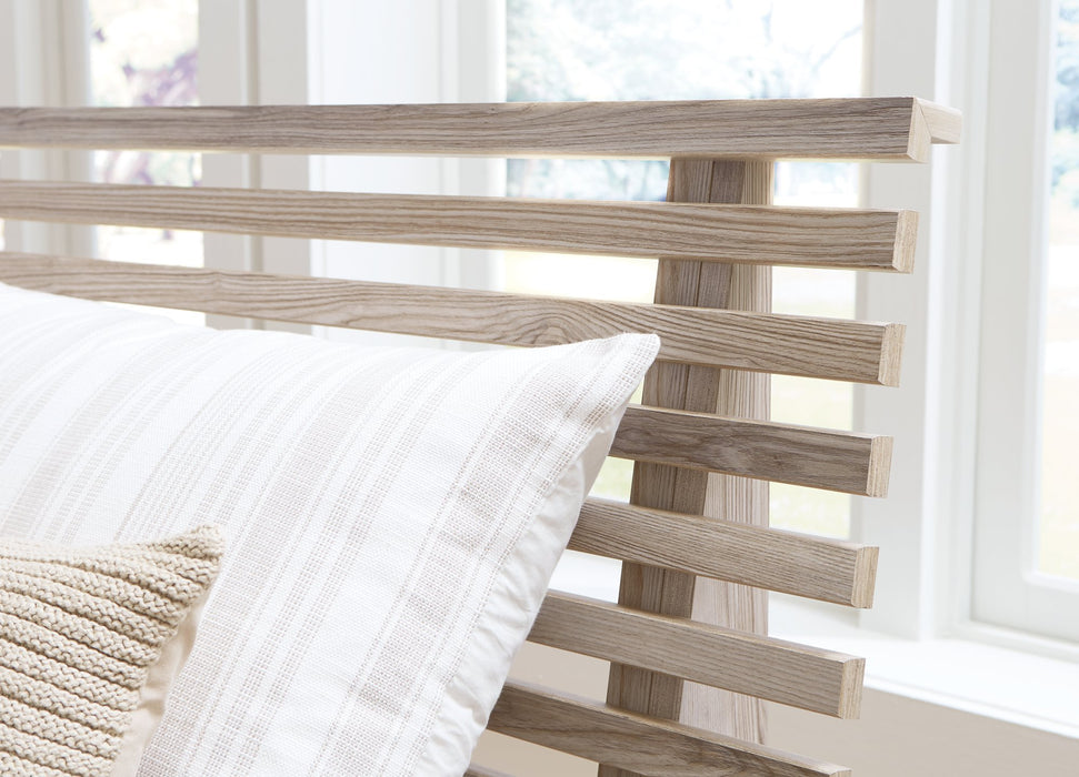 Hasbrick Slat Bed - Affordable Home Luxury