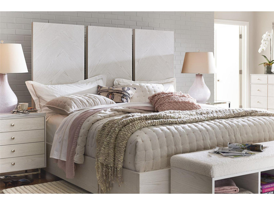 Universal Axiom Queen Panel Bed in IvoryB